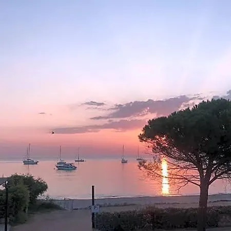 A Rossa Location Hotel